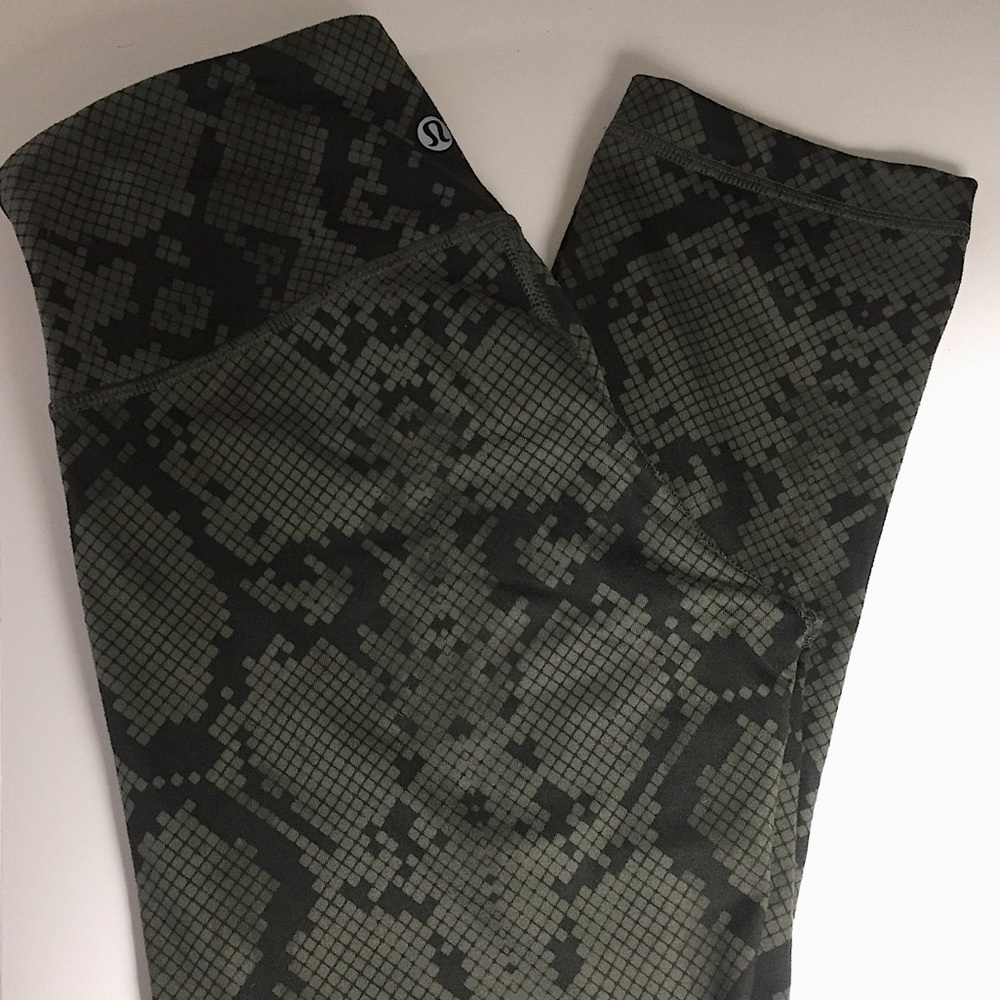 Lululemon athletica capri leggings